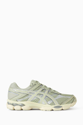 Asics Gel-Cumulus 16 Sneakers in Mesh